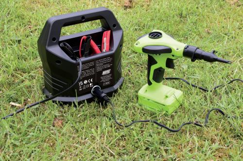 Maypole 15A (12V) Electronic Smart Charger / Battery Charger MP7215 - Maypole7215CHARGECIGARPUMP.jpg